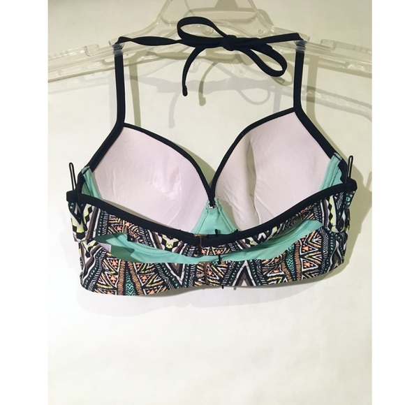 Two bathing suit tops - Picture 2 of 4